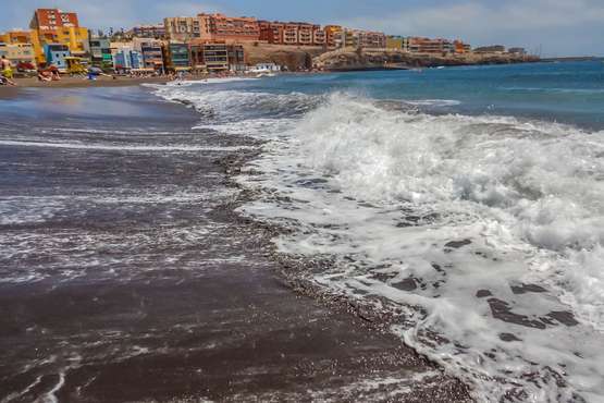 Oleaje en las playas de Telde/Antonio Rico.